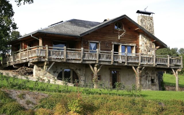 Luxurious Chalet with Hot Tub & Sauna in Thirimont