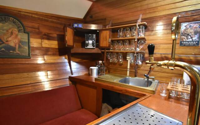 Lovely Boat in Rotterdam With Private Terrace