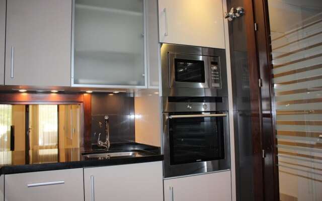 Private Pool Apartment Near Beach