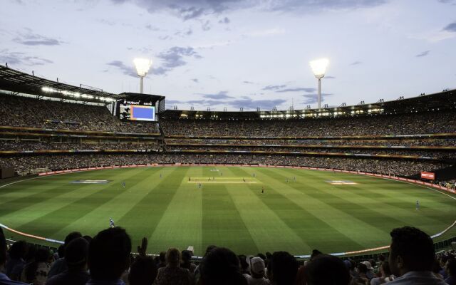 Wyndel Apartments Riverside on Collins