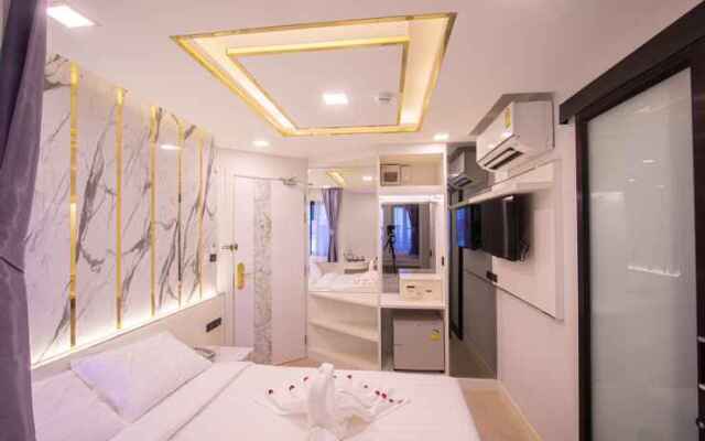 Pratunam Atrium Hotel