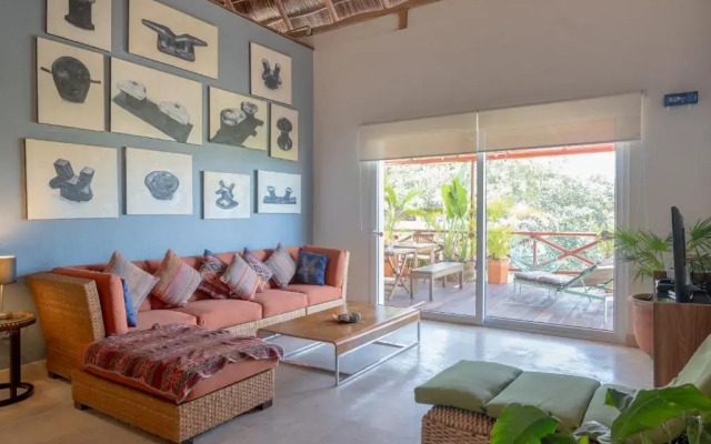 Pajaro de Fuego, Chelsea's Luxury Units