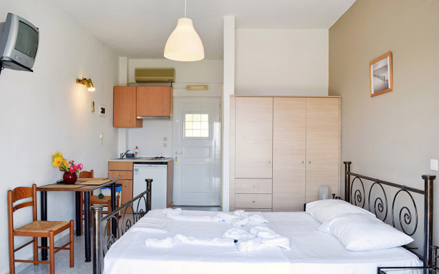 OSTRIA' S HOUSE (ex AVRA ESCAPES)