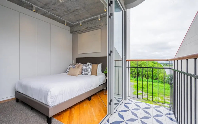 w Picturesque 2BR in Plaza Herrera