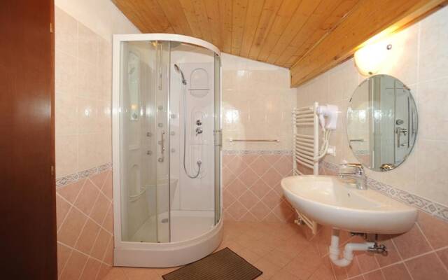 Hotel Bucaneve