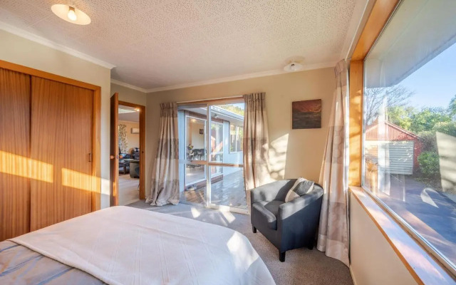 Woodills Wonderland - Akaroa Holiday Home