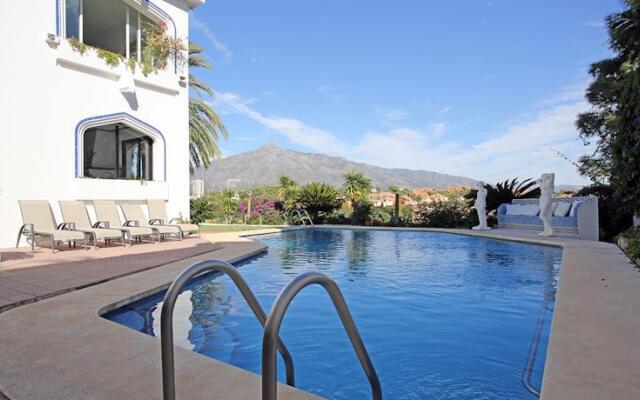Villa Blanca Puerto Banus