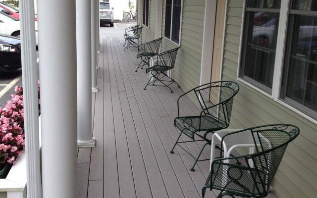 Cromwell Harbor Motel