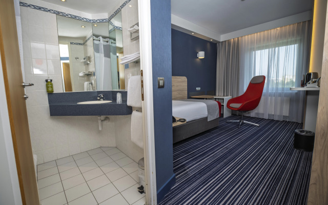 Holiday Inn Express Geneva Airport by IHG
