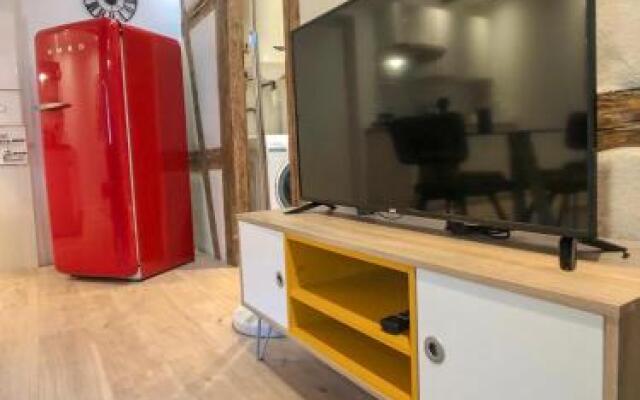 Beauty & The Beast Old Town Cosy Apartments