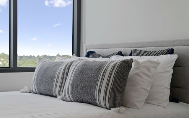 New Contemporary Apartment near Macquarie Centre