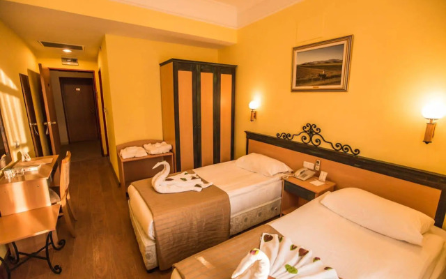 Tassaray Hotel