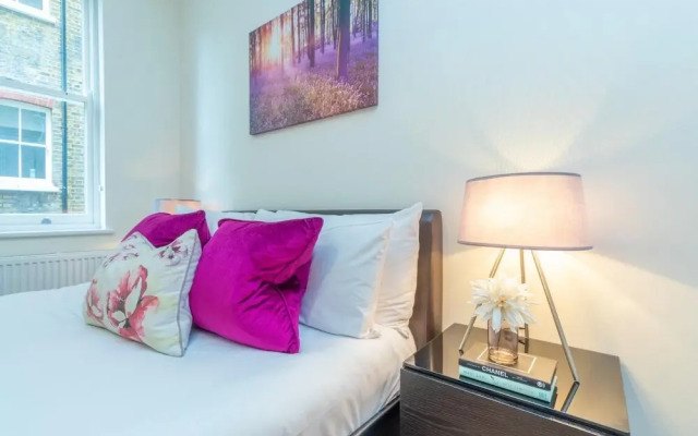 Modern Two Bedroom Apartment in Hammersmith - 203a, London