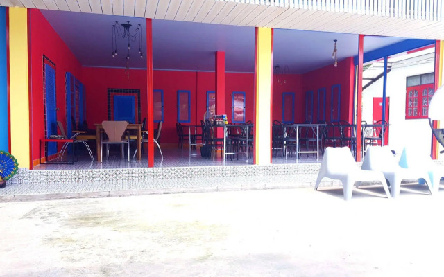 Super Hostel