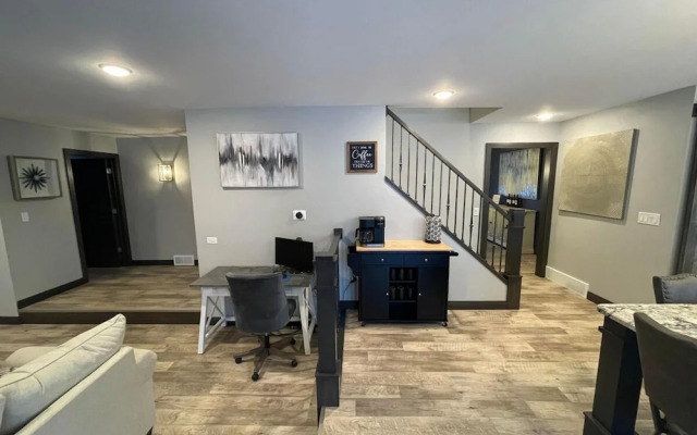 Freshly Updated Lake Michigan Home With Pool