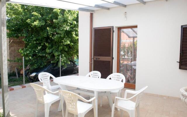 N192 - Numana, nuova villetta con portico