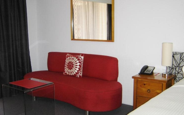 Avaleen Lodge Motor Inn