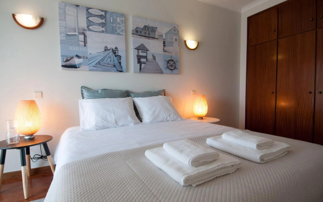 Cozy Beach Front with Rooftop