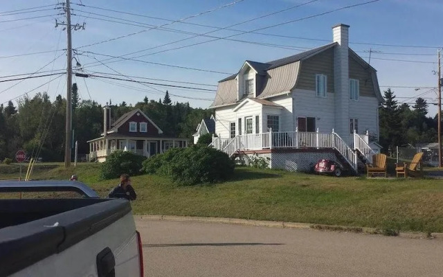 Motel Les Chalets Bo-Fleuve