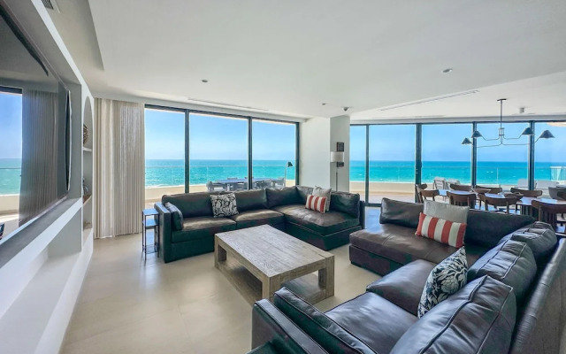 5BR Beachfront Luxury Condo