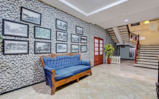 Super OYO Capital O 93240 Candra Dewi Hotel