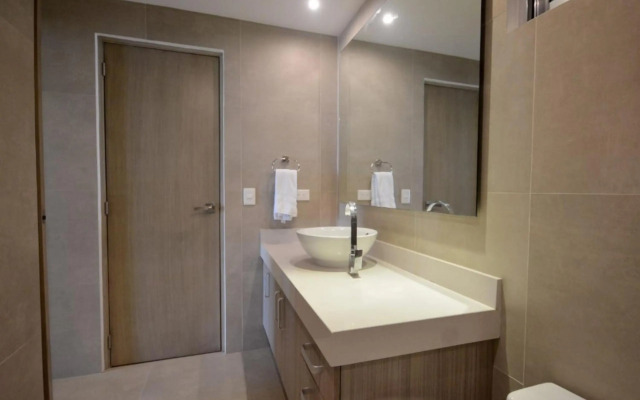 LUXURY APARTMENT STEPS FROM 5TH AV. By YEAH