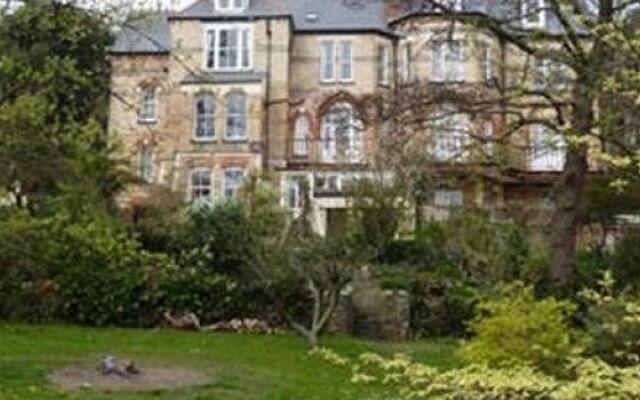 The Woodlands Hotel - Guest house