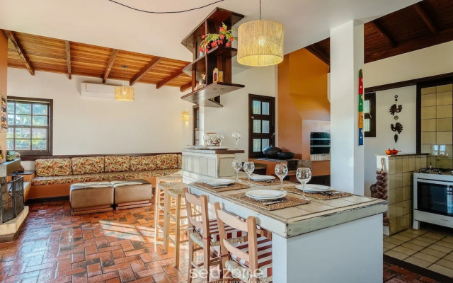 3-bedroom House 800m From the Beach Tab0140