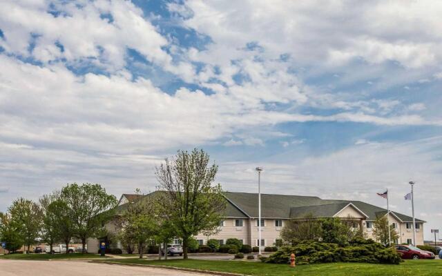 Quality Inn & Suites Dixon near I-88