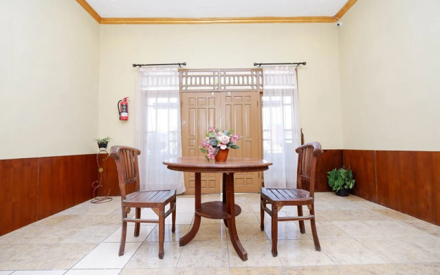 Graha Wisata Hotel by OYO Rooms