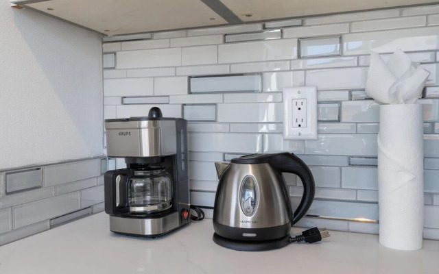 2BR Modern Gem Private Yard by Recreation