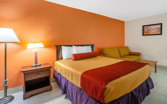 Econo Lodge North