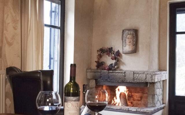 Ostra Menalon Luxury Suites