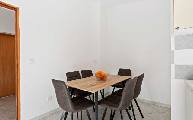 Simplistic Apartment in Vir With Garden