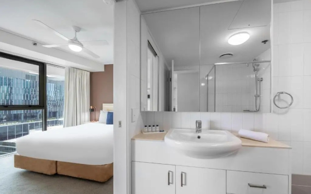 Oaks Brisbane on Felix Suites – Guest Rooms – Brisbane