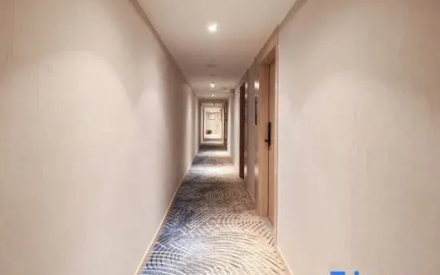 Qingmu Hotel (Nanjing Changfu Street Subway Station Bayi Hospital)