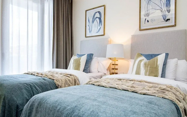 LO - Luxury 3 Bedroom Apartment , Stunning Views