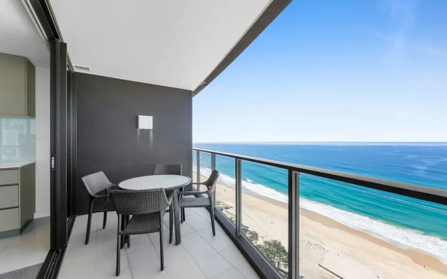Wonderful 2-bed With Pool, Gym & Scenic Views