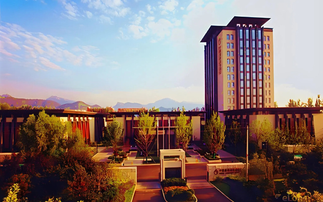 Swan Lakeview Hotel