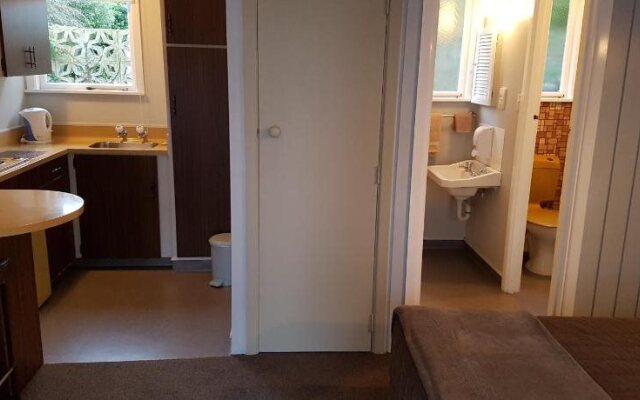 Camberley Court Motel