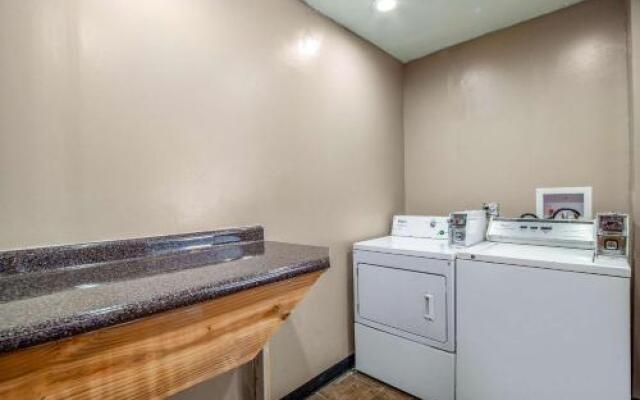 Country Hearth Inn & Suites West Columbia