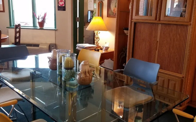 1026 Oasis Inn
