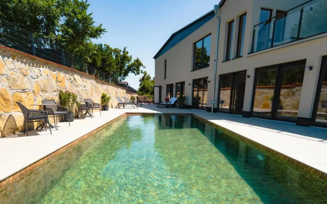 Bernstein Acamed Resort
