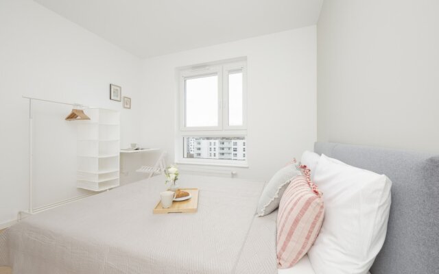 Apartment With Desk in Gdansk by Renters