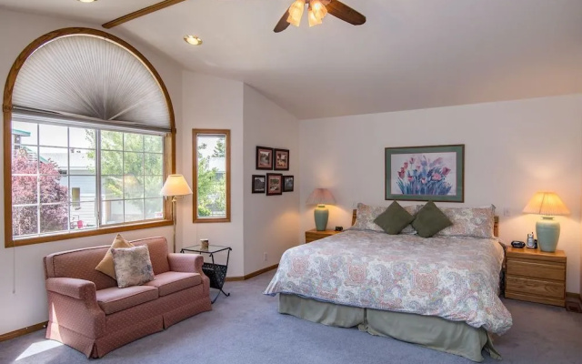 3BR 3BA Ideal Waterfront House South Lake Tahoe by RedAwning