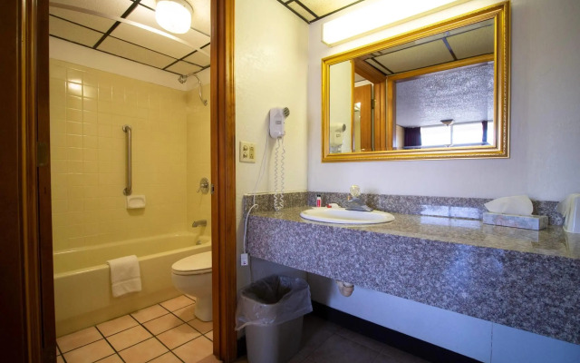 Days Inn by Wyndham Clinton