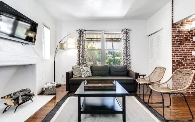 2 Bedroom/2 Bathroom Townhouse with Hottub