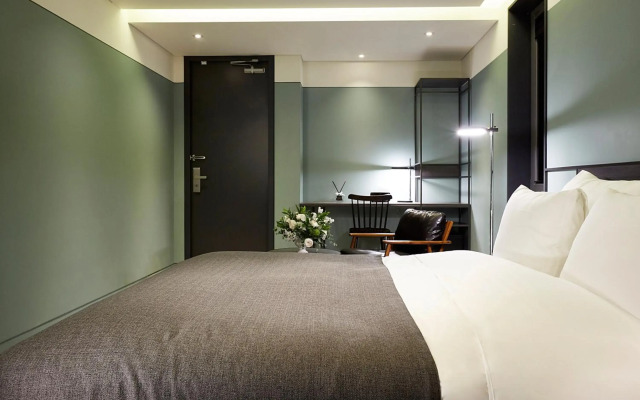 9 Brick Hotel