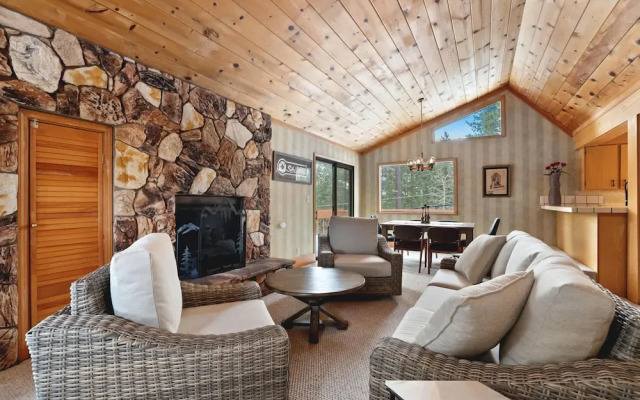 Tahoe Forest Chalet 3BR House w/ Mountain Views