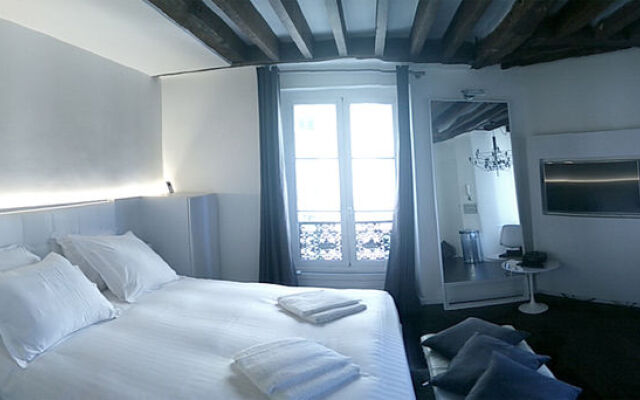 Holiday Apartment - Paris Apartments - Conde Chic Studio